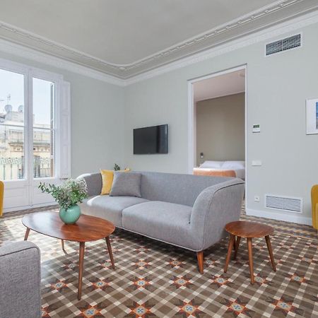 6 Dormitorios En Apartamento Modernista En El Corazon De Barcelona Exterior foto