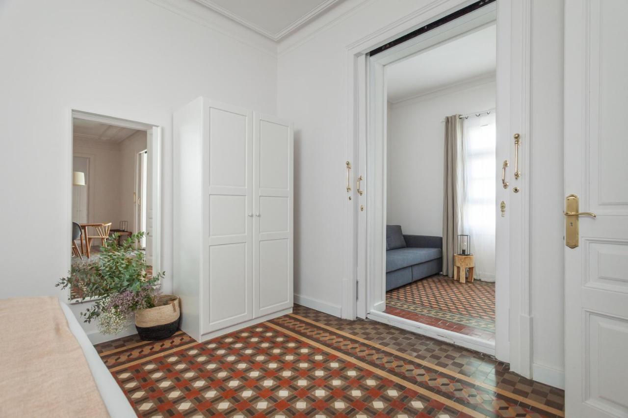6 Dormitorios En Apartamento Modernista En El Corazon De Barcelona Exterior foto
