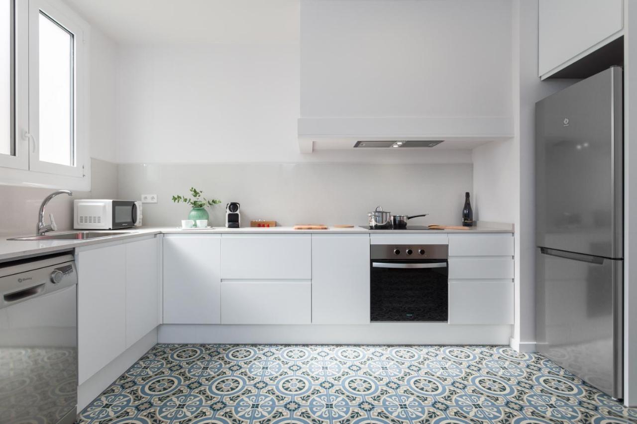 6 Dormitorios En Apartamento Modernista En El Corazon De Barcelona Exterior foto
