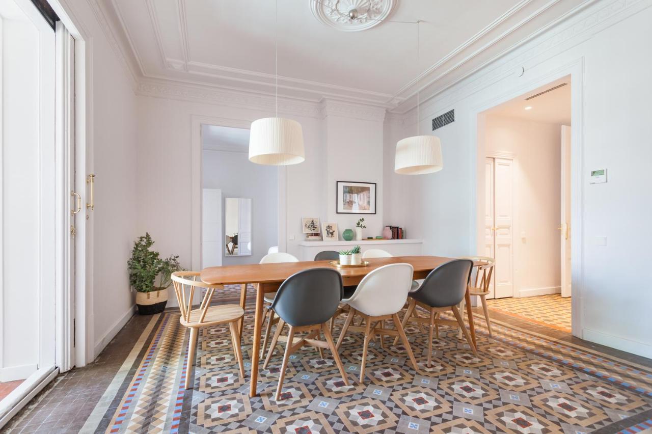 6 Dormitorios En Apartamento Modernista En El Corazon De Barcelona Exterior foto